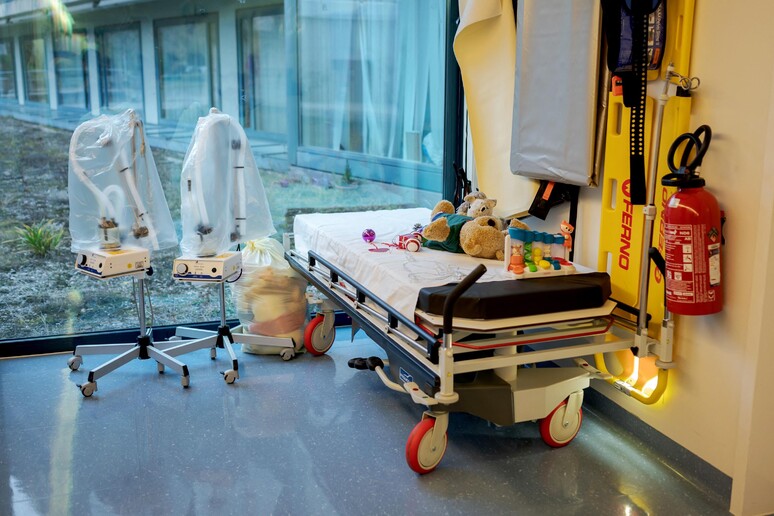 Posto letto in un ospedale pediatrico in Svizzera © ANSA/AFP