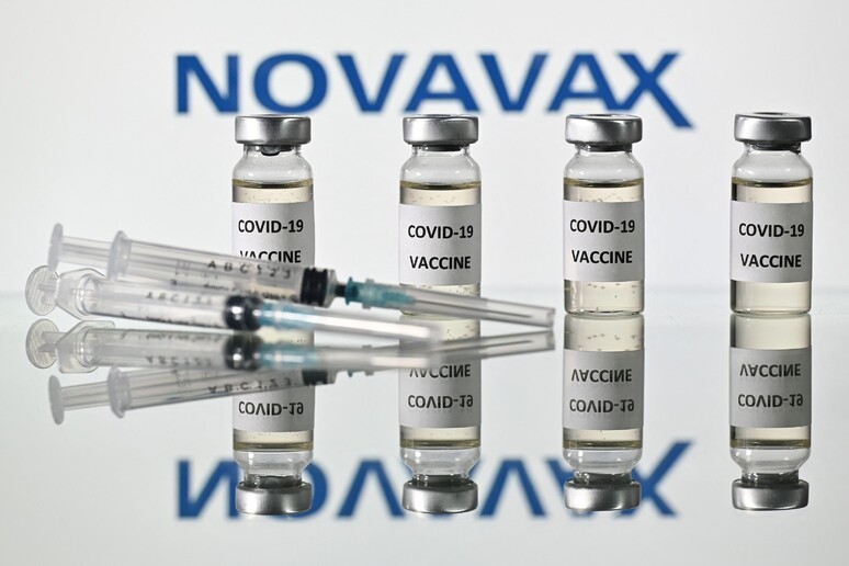 Aifa, per Novavax 2 dosi come ciclo primario, non booster © ANSA/AFP