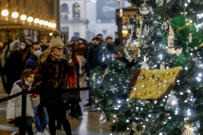 Natale: passeggiate in centro a Milano - RIPRODUZIONE RISERVATA
