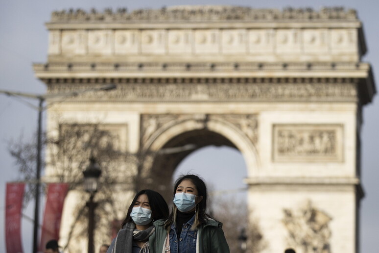 Francia, obbligo di mascherina dai 6 anni nei luoghi pubblici © ANSA/EPA