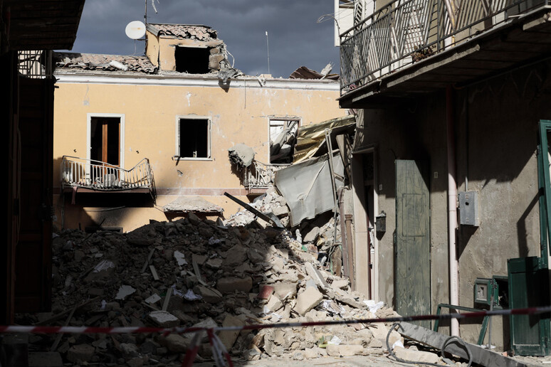 I danni causati dalla tragica esplosione costata la vita a nove persone a Ravanusa (Agrigento) - RIPRODUZIONE RISERVATA