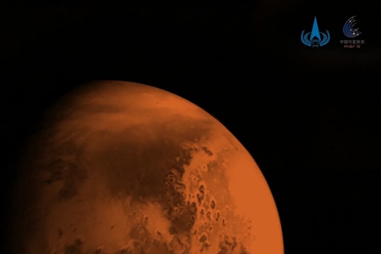Marte fotografato dalla sonda cinese Tianwen 1 durante l 'avvicinamento al pianeta (fonte: CNSA/CASC) - RIPRODUZIONE RISERVATA