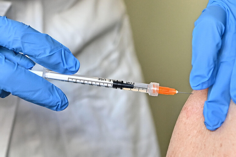 Vaccinazione anti covid - RIPRODUZIONE RISERVATA