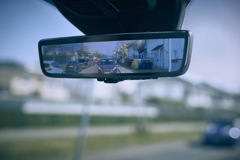Ford Smart Mirror, lo specchietto retrovisore intelligente - New Tech 
