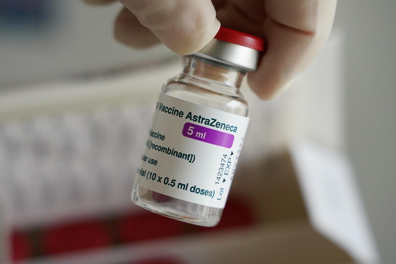 Italia prima in Ue a bloccare export vaccini AstraZeneca © ANSA/EPA