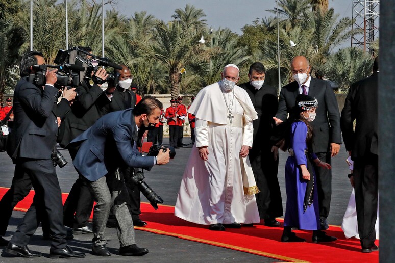 Il Papa a Baghdad, accolto dal presidente iracheno Barham Saleh © ANSA/AFP