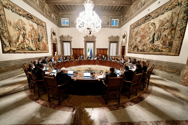 Una riunione del Consiglio dei ministri del 19 marzo 2021 - RIPRODUZIONE RISERVATA