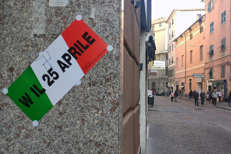 25 April: swastikas on Anpi flags in Genoa - RIPRODUZIONE RISERVATA