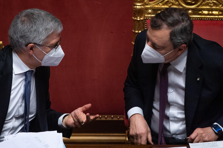Il premier Mario Draghi e il ministro Daniele Franco - RIPRODUZIONE RISERVATA