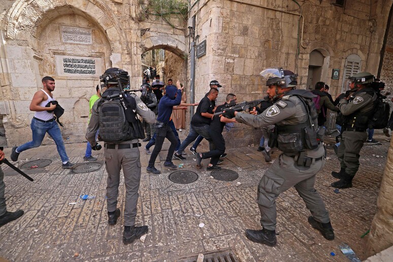 Scontri a Gerusalemme Est © ANSA/AFP