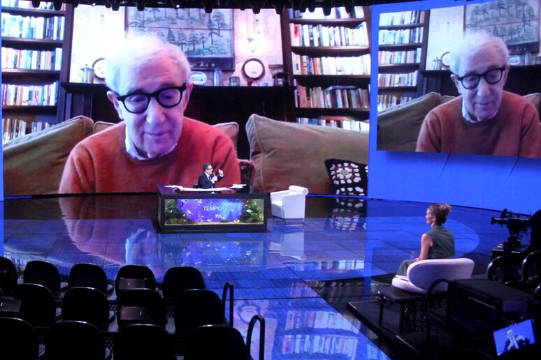 Woody Allen in collegamento con Fabio Fazio a Che tempo che fa su Rai3 - RIPRODUZIONE RISERVATA