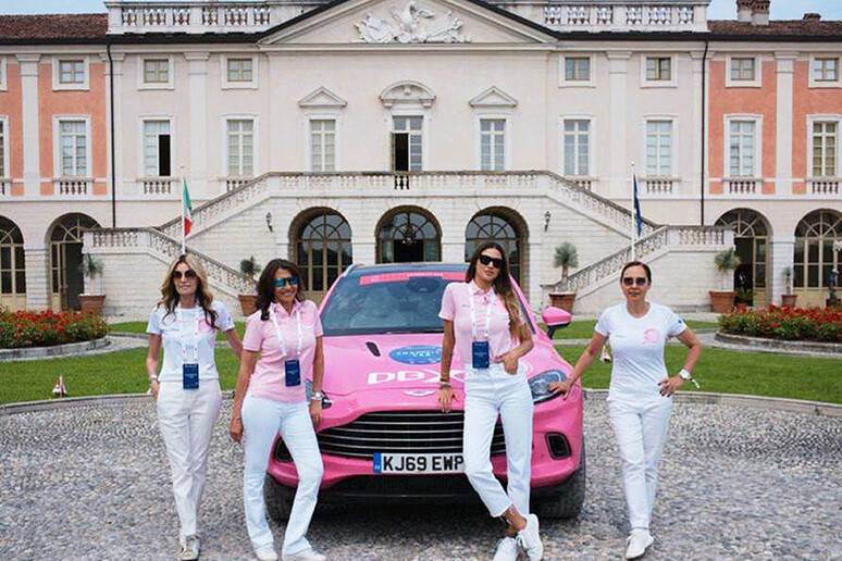 1000 Miglia, la Pink Car sostiene la Fondazione IEO-Monzino - RIPRODUZIONE RISERVATA