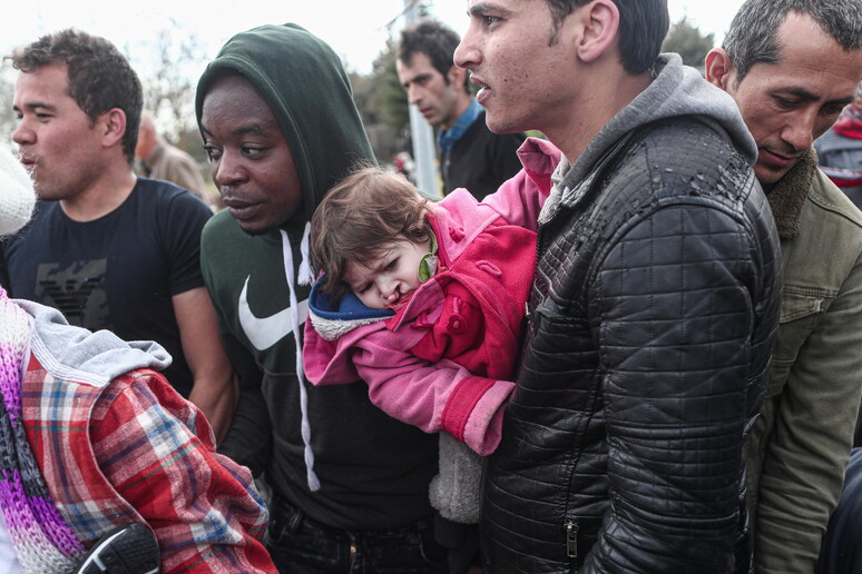 Migranti al confine turco -     RIPRODUZIONE RISERVATA