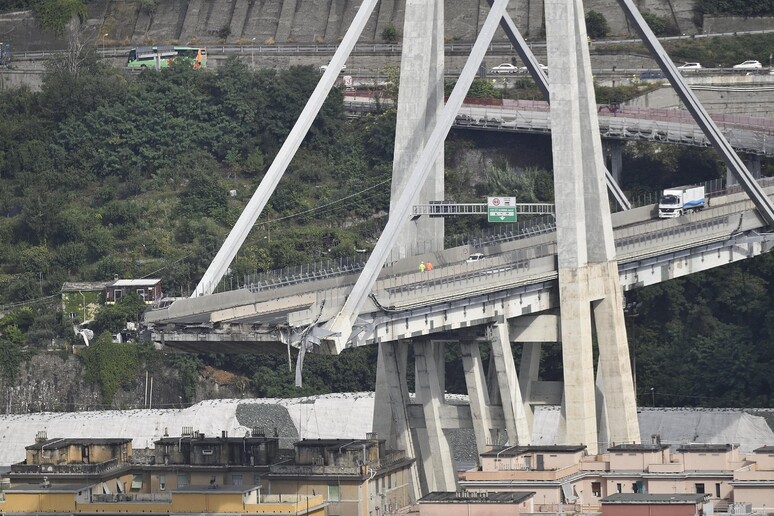 Il Ponte di Genova dopo il crollo - RIPRODUZIONE RISERVATA