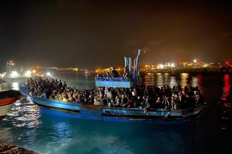 Migranti a Lampedusa, foto di archivio - RIPRODUZIONE RISERVATA