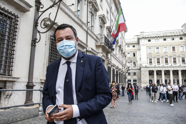 Matteo Salvini lascia Palazzo Chigi dopo l 	'incontro con Draghi - RIPRODUZIONE RISERVATA