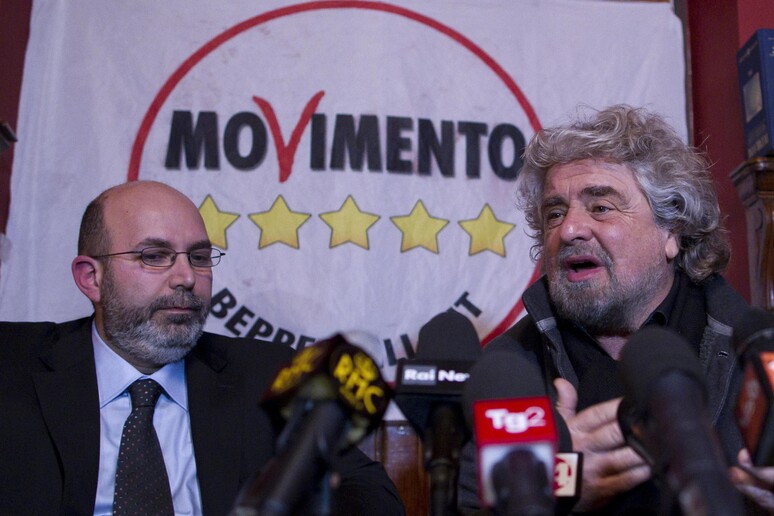 Beppe Grillo (D) e Vito Crimi, archivio - RIPRODUZIONE RISERVATA
