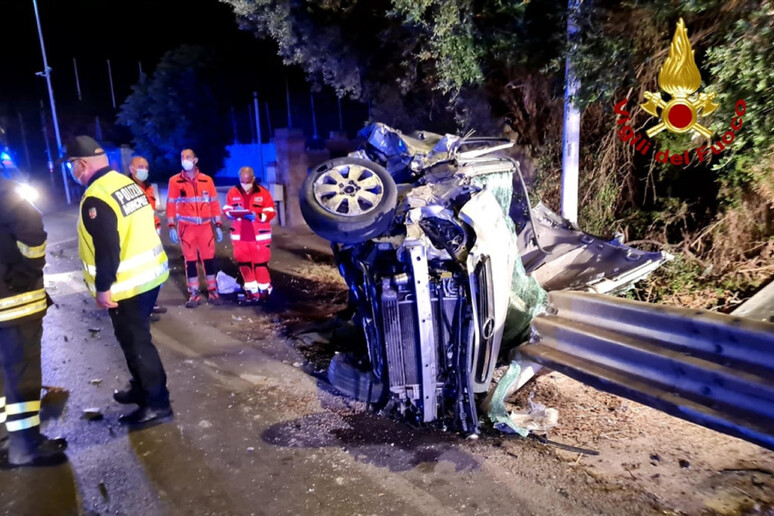 Incidente stradale nella notte a Sassari, due morti - RIPRODUZIONE RISERVATA