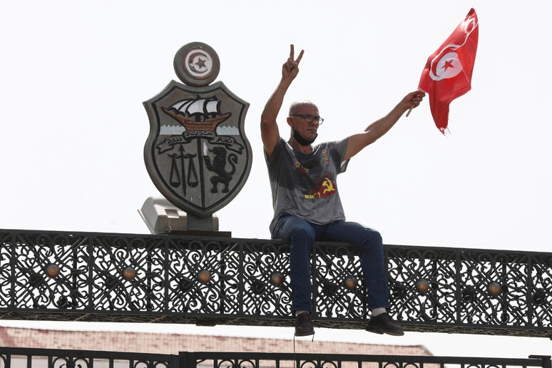 Tunisia: Saied fa chiudere la sede di al Jazeera © ANSA/EPA