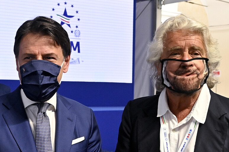 Giuseppe Conte e Beppe Grillo - RIPRODUZIONE RISERVATA