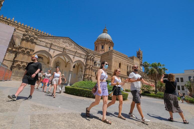 Turisti a Palermo - RIPRODUZIONE RISERVATA