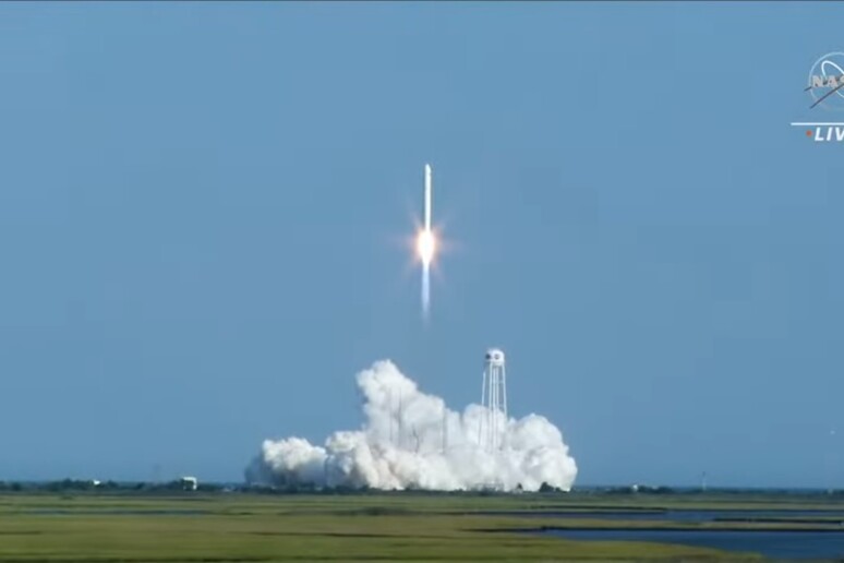 Il lancio del cargo Cygnus dalla base di Wallops Island (fonte: NASA TV) - RIPRODUZIONE RISERVATA