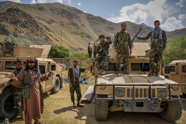 Afghani armati nel Pnjshir © ANSA/AFP
