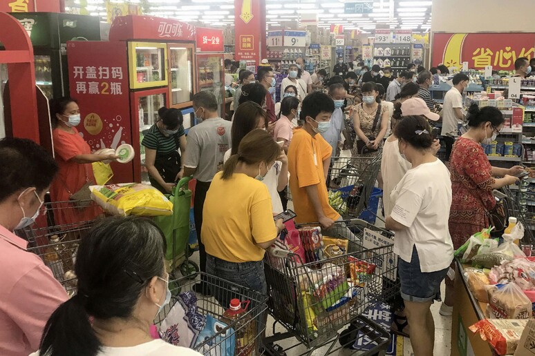 Un supermercato a Wuhan © ANSA/AFP
