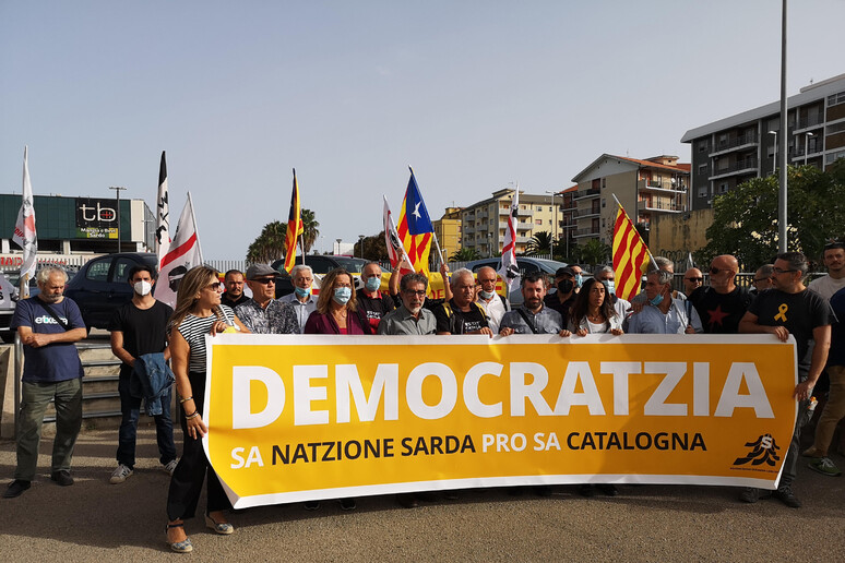 Manifestazione contro l 'arresto di Carles Puigdemont davanti alla Corte d 'Appello di Sassari -     RIPRODUZIONE RISERVATA