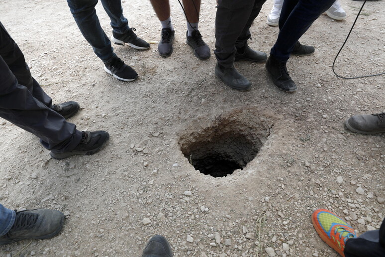 Il tunnel usato dai 6 palestinesi per evadere dal carcere di Gilboa © ANSA/EPA
