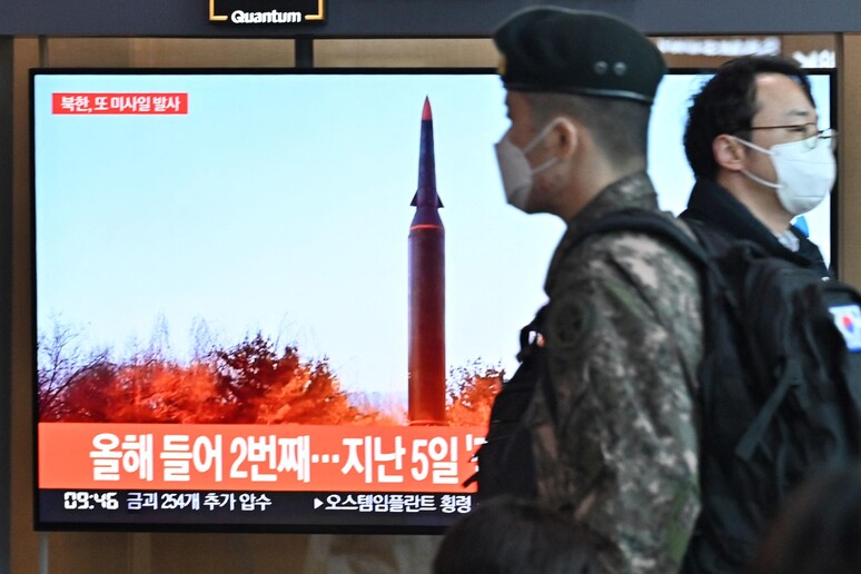 Corea Nord: lanciato un missile ipersonico © ANSA/AFP