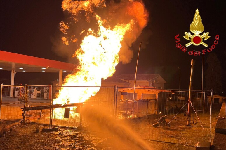 Incendio in distributore Gpl a Girasole - RIPRODUZIONE RISERVATA
