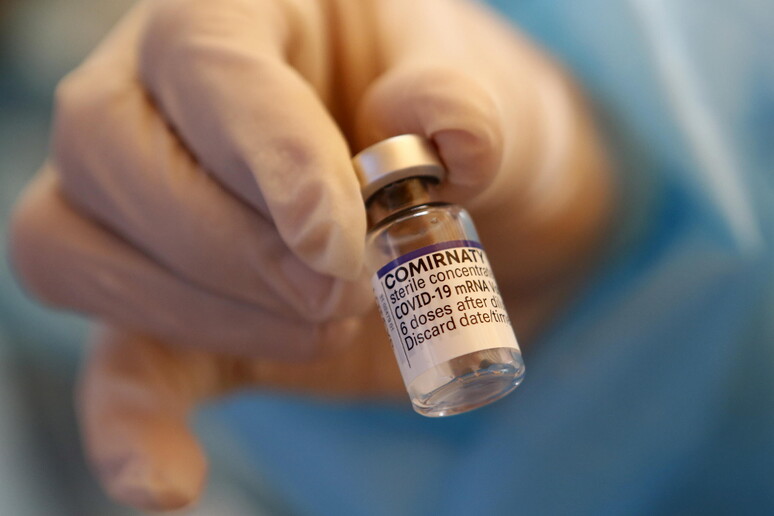 Vaccino anti-Covid © ANSA/EPA
