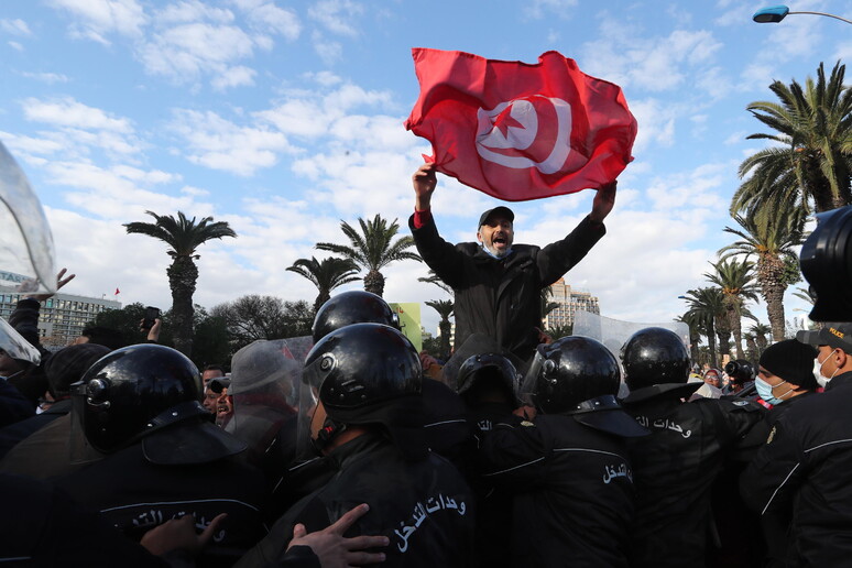 Anti-government protest in Tunis on 11th anniversary of Ben Ali ousting © ANSA/EPA