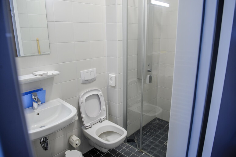 Una stanza da bagno in una foto d 'archivio © ANSA/EPA