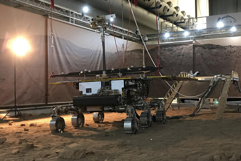 Il modello del rover della missione ExoMars 2022 intitolato a Amalia Ercoli Finzi (fonte: Asi - Altec) - RIPRODUZIONE RISERVATA