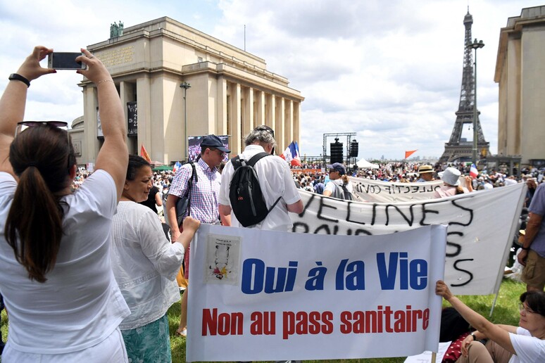 Manifestazioni a Parigi - RIPRODUZIONE RISERVATA