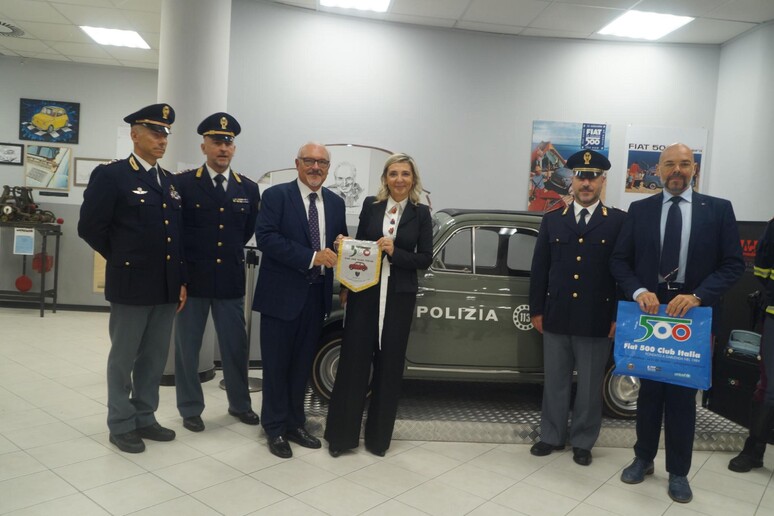 Gemellaggio tra i musei: Fiat 500 e auto della Polizia - RIPRODUZIONE RISERVATA