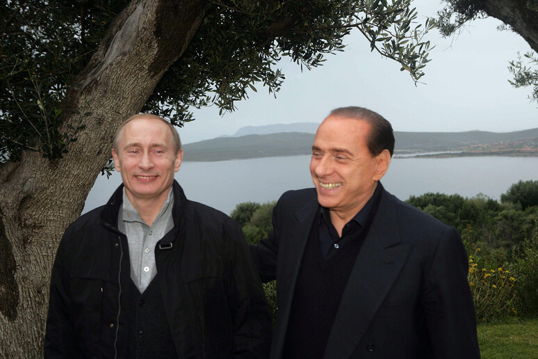 Vladimir Putin con Silvio Berlusconi - RIPRODUZIONE RISERVATA