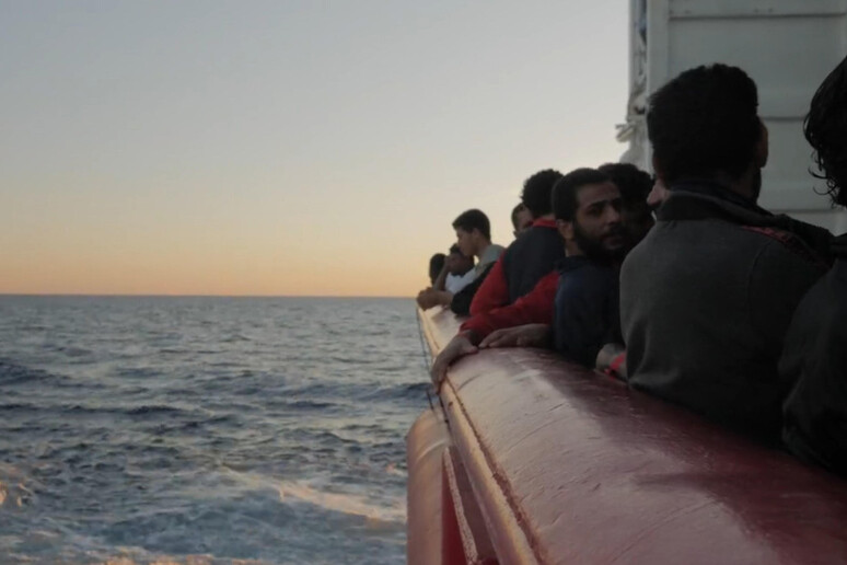 Migranti soccorsi nel Mediterraneo - RIPRODUZIONE RISERVATA