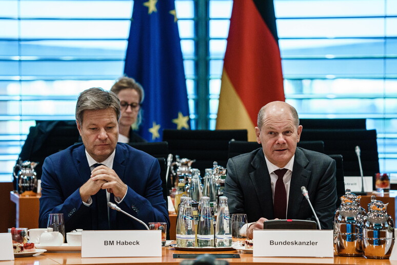 Il cancelliere tedesco Olaf Scholz (d) e il ministro tedesco dell 'Economia Robert Habeck © ANSA/EPA