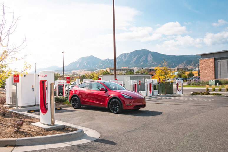 Tesla supera i 10mila Supercharger in Europa - RIPRODUZIONE RISERVATA