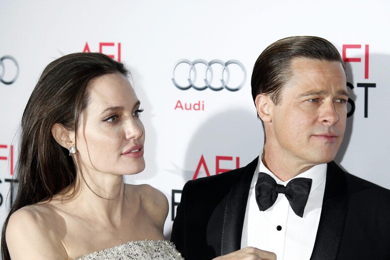 Nuove accuse di Angelina Jolie a Brad Pitt, mi ha picchiato © ANSA/EPA