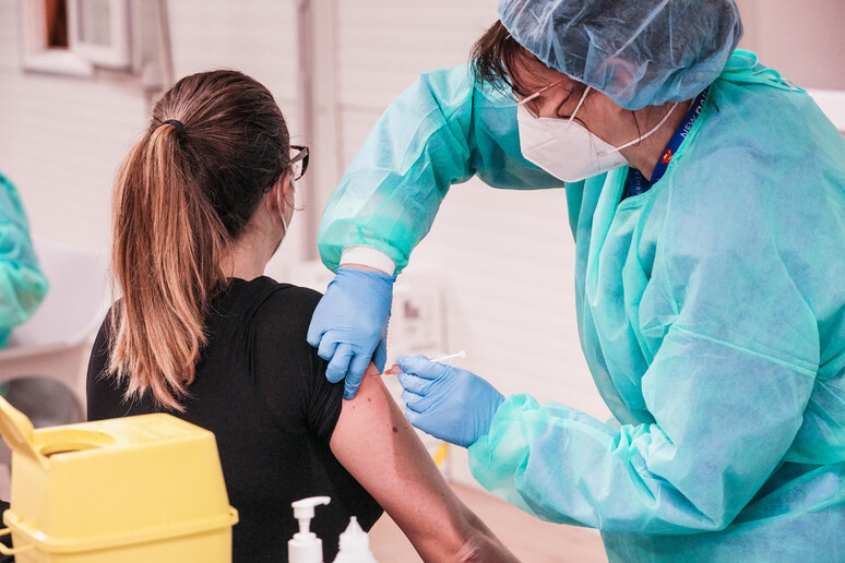 Vaccinazione contro il Covid - RIPRODUZIONE RISERVATA
