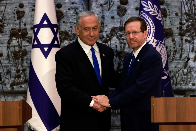 Benyamin Netanyahu con Isaac Herzog © ANSA/AFP