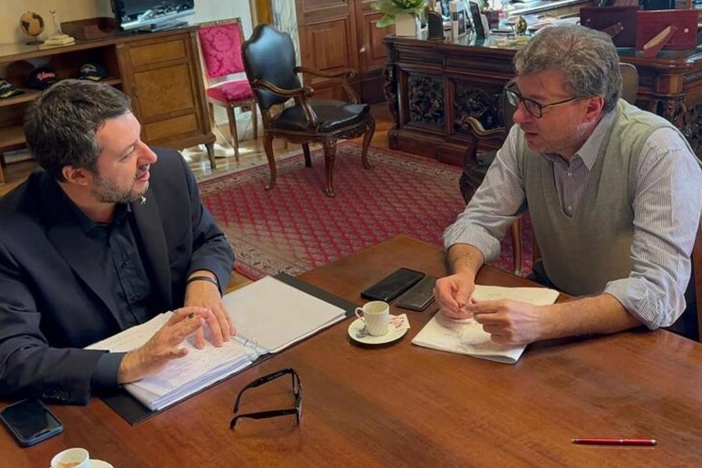 Il leader della Lega e vicepremier Matteo Salvini con il ministro dell 'Economia Giancarlo Giorgetti - RIPRODUZIONE RISERVATA