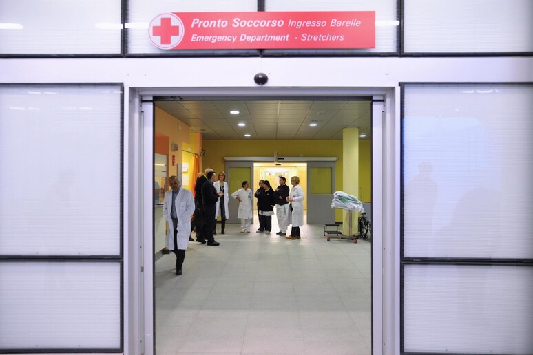 L 'ingresso del pronto soccorso dell 'ospedale di Bergamo Papa Giovanni XXIII - RIPRODUZIONE RISERVATA