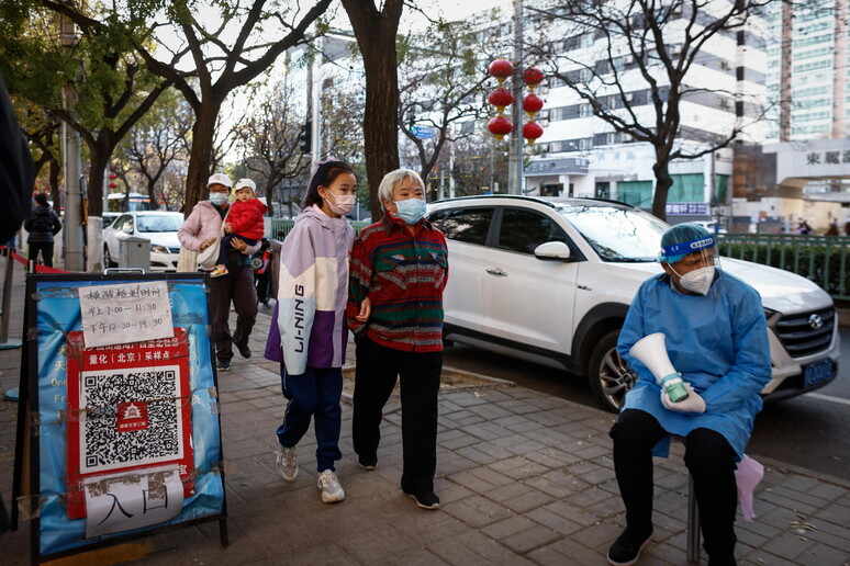 Giappone, in arrivo ottava ondata, aumentano contagi © ANSA/EPA
