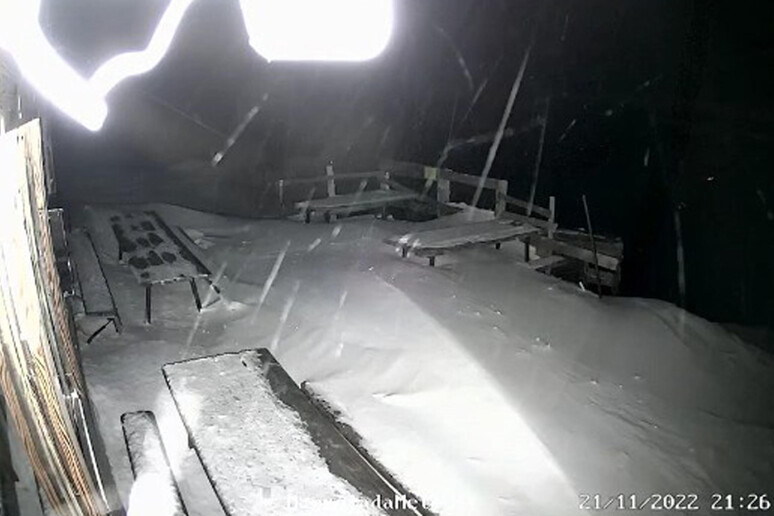 Maltempo: prima forte nevicata sulle Dolomiti venete - RIPRODUZIONE RISERVATA