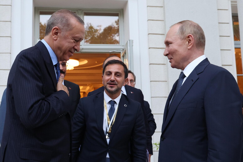 Erdogan incontra Putin (Archivio) © ANSA/EPA